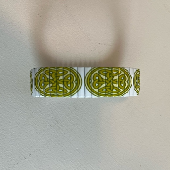 NWOT Celtic White and Green Stretch Bracelet - Picture 2 of 3